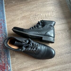 Frye W8.5 Black Tyler Lace Up Combat Style Boot - gently worn